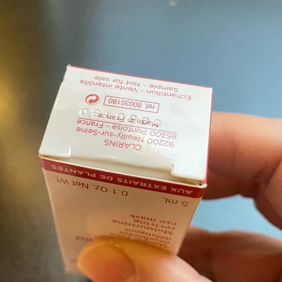 Clarins Luxe Skincare Bundle (Includes Eco-Conscious Pouch) - Picture 8 of 10